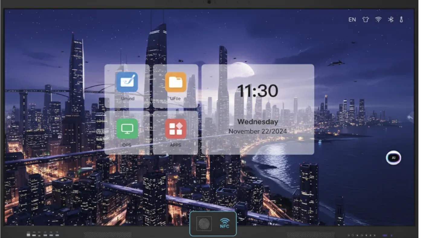 Pantalla interactiva QMaster serie KRL de frente, con bisel oscuro y la barra de cámara integrada sobre el borde superior
