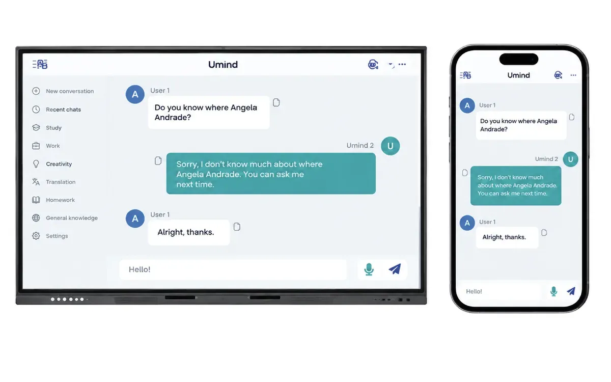 Conversación abierta a la vez en una pantalla interactiva QMaster y en un celular, con la traducción entre las opciones del menú lateral